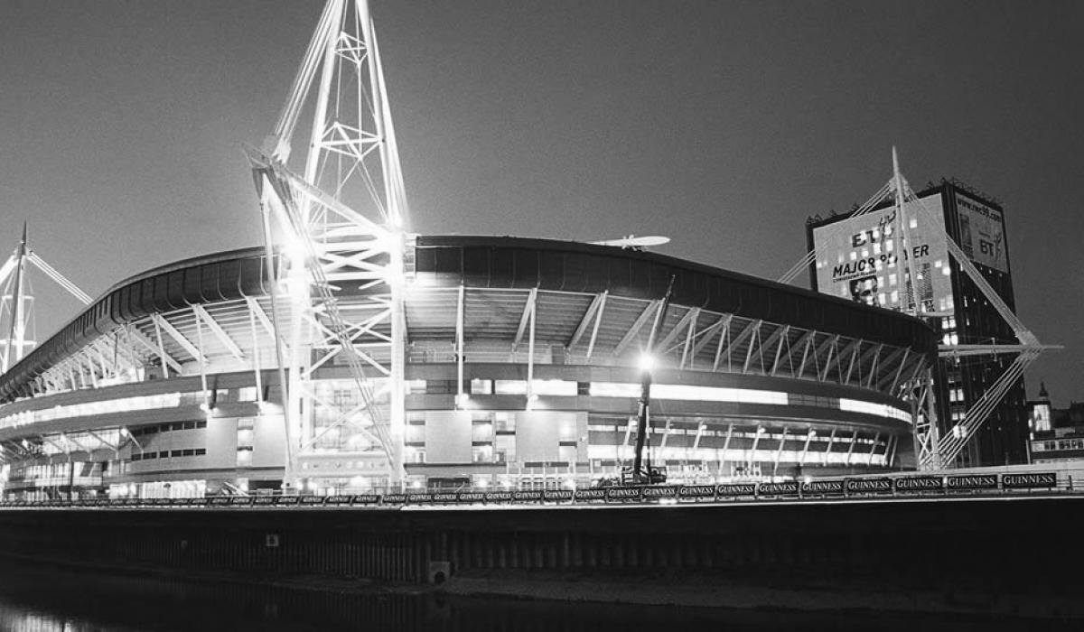 Cardiff milennium stadium (cardiffmilenniumstadium.jpg)